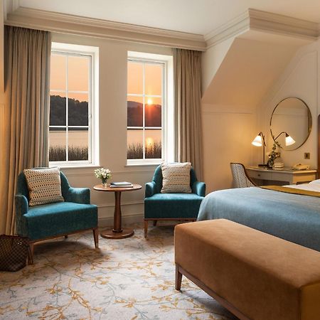 Lough Erne Resort Enniskillen Exterior foto A bedroom at The Carlyle