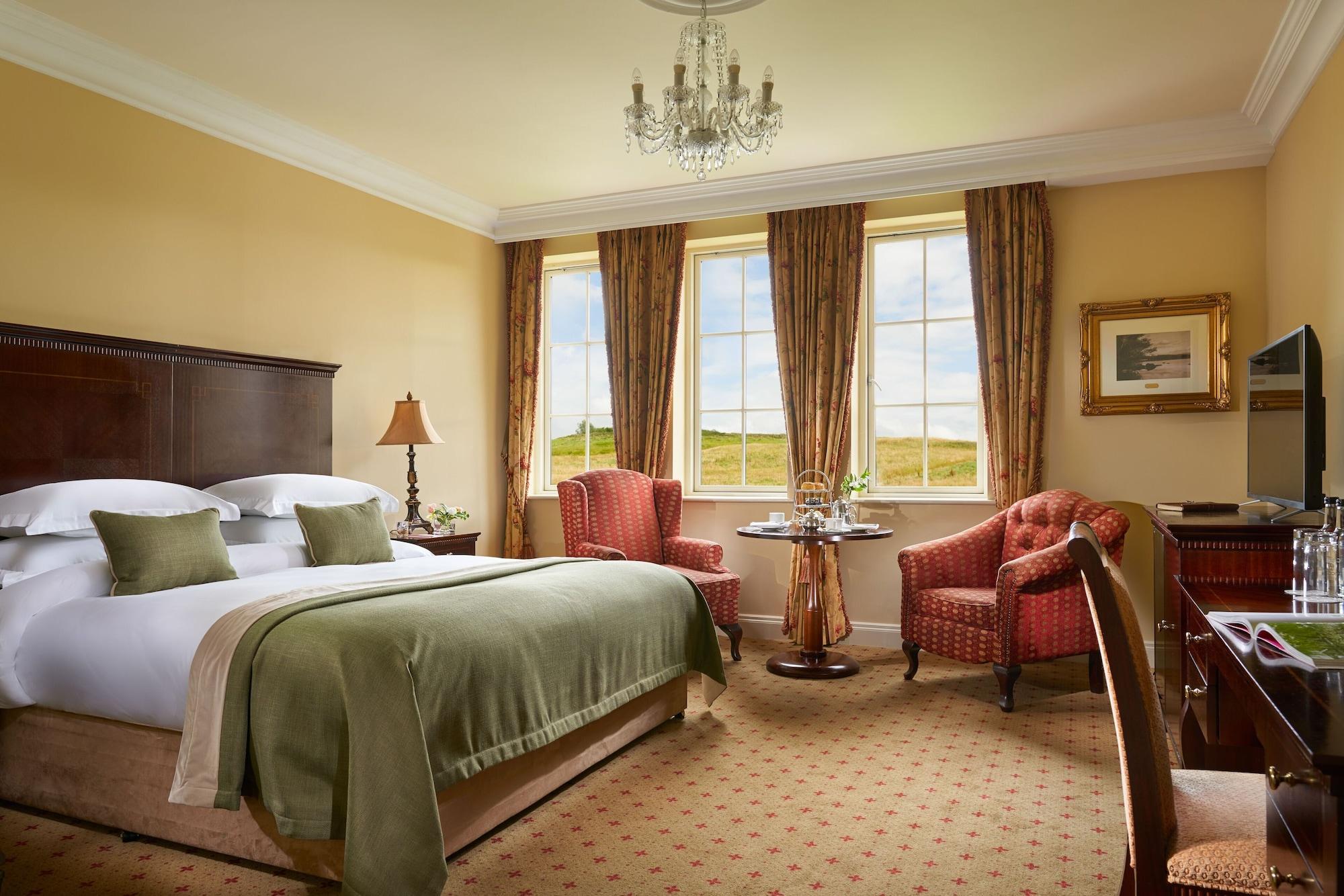 Lough Erne Resort Enniskillen Exterior foto A bedroom at the K Club