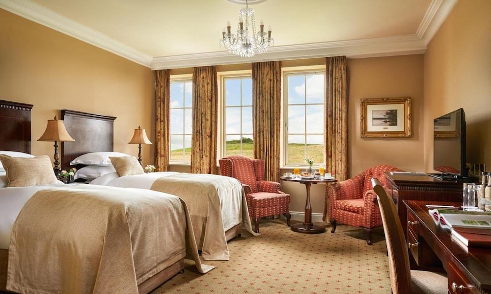Lough Erne Resort Enniskillen Exterior foto A guest room at The Lodge at Sea Island