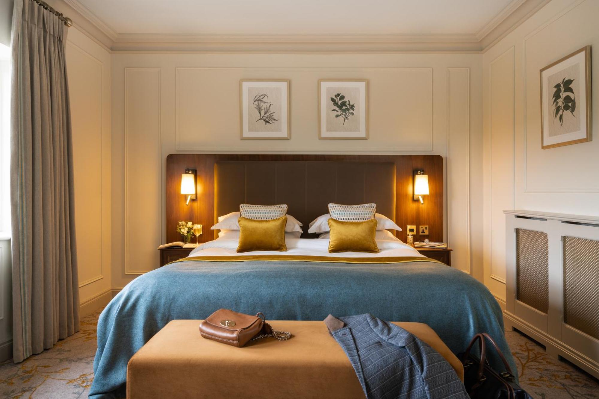 Lough Erne Resort Enniskillen Exterior foto A bedroom at The Mitre
