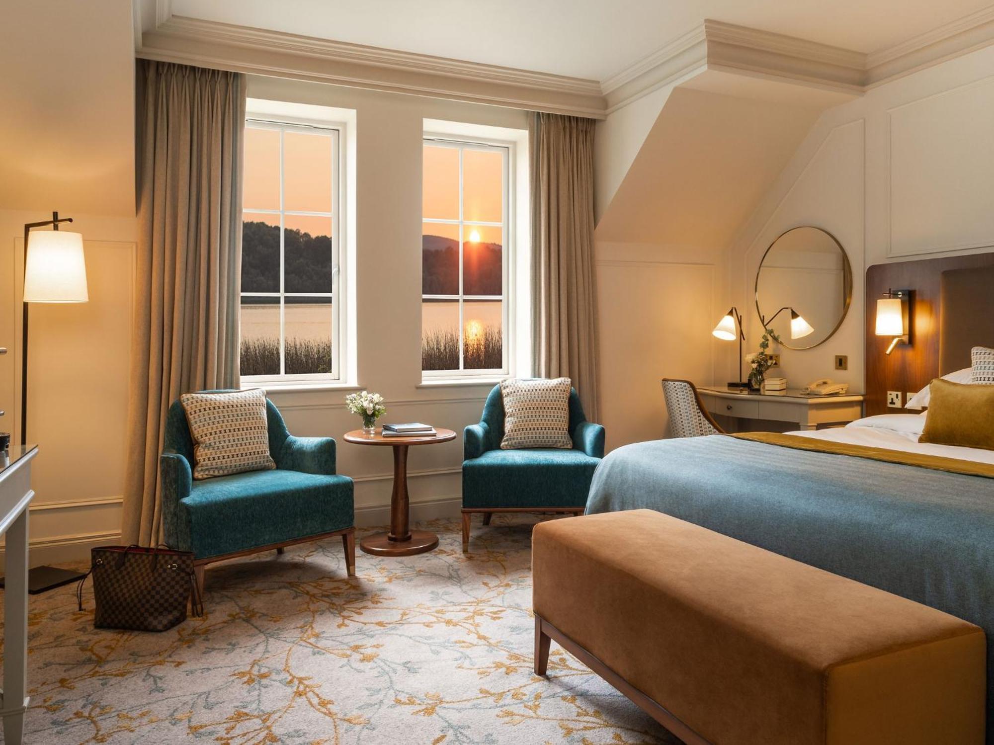 Lough Erne Resort Enniskillen Exterior foto A bedroom at The Carlyle