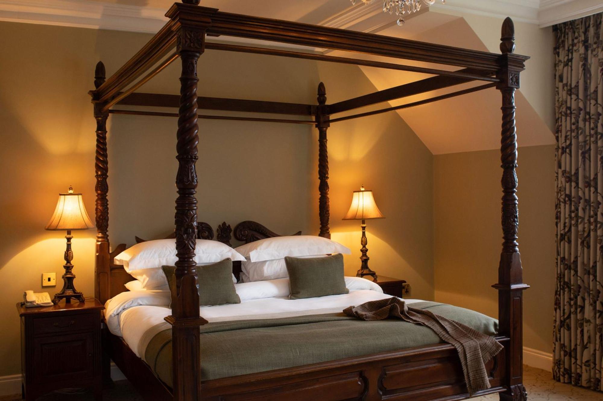 Lough Erne Resort Enniskillen Exterior foto A four-poster bed