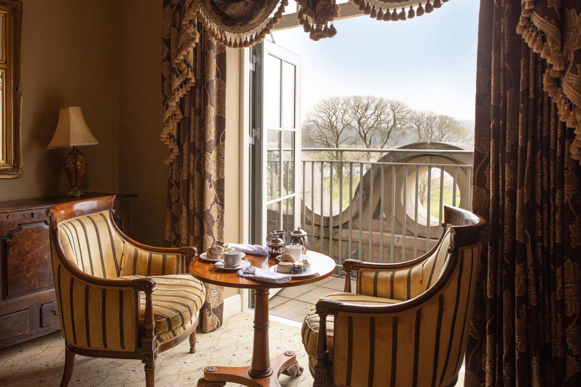 Lough Erne Resort Enniskillen Exterior foto A room at the hotel