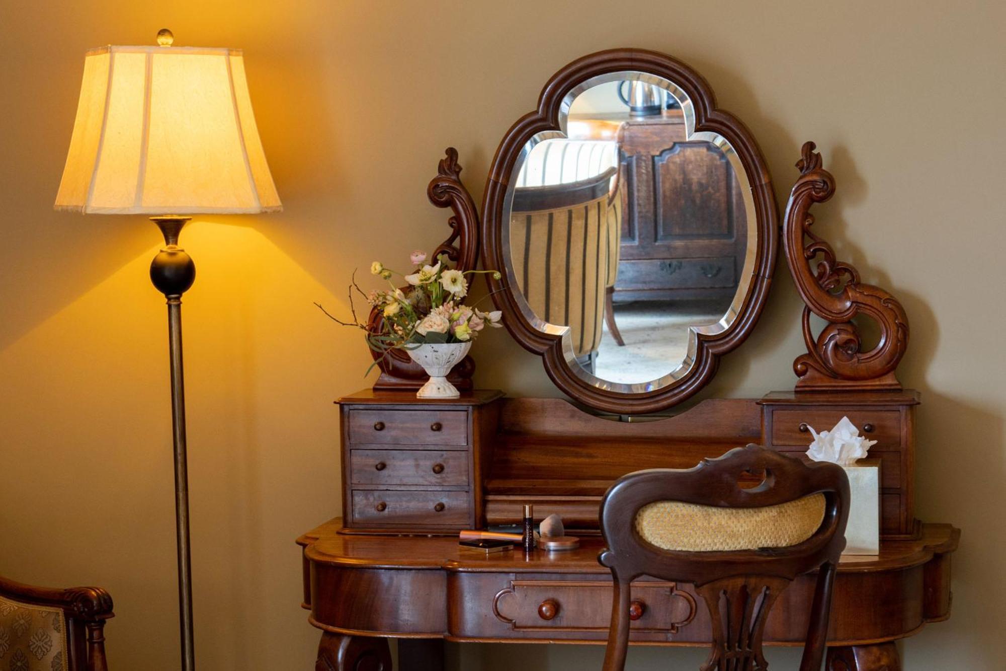 Lough Erne Resort Enniskillen Exterior foto A dressing table