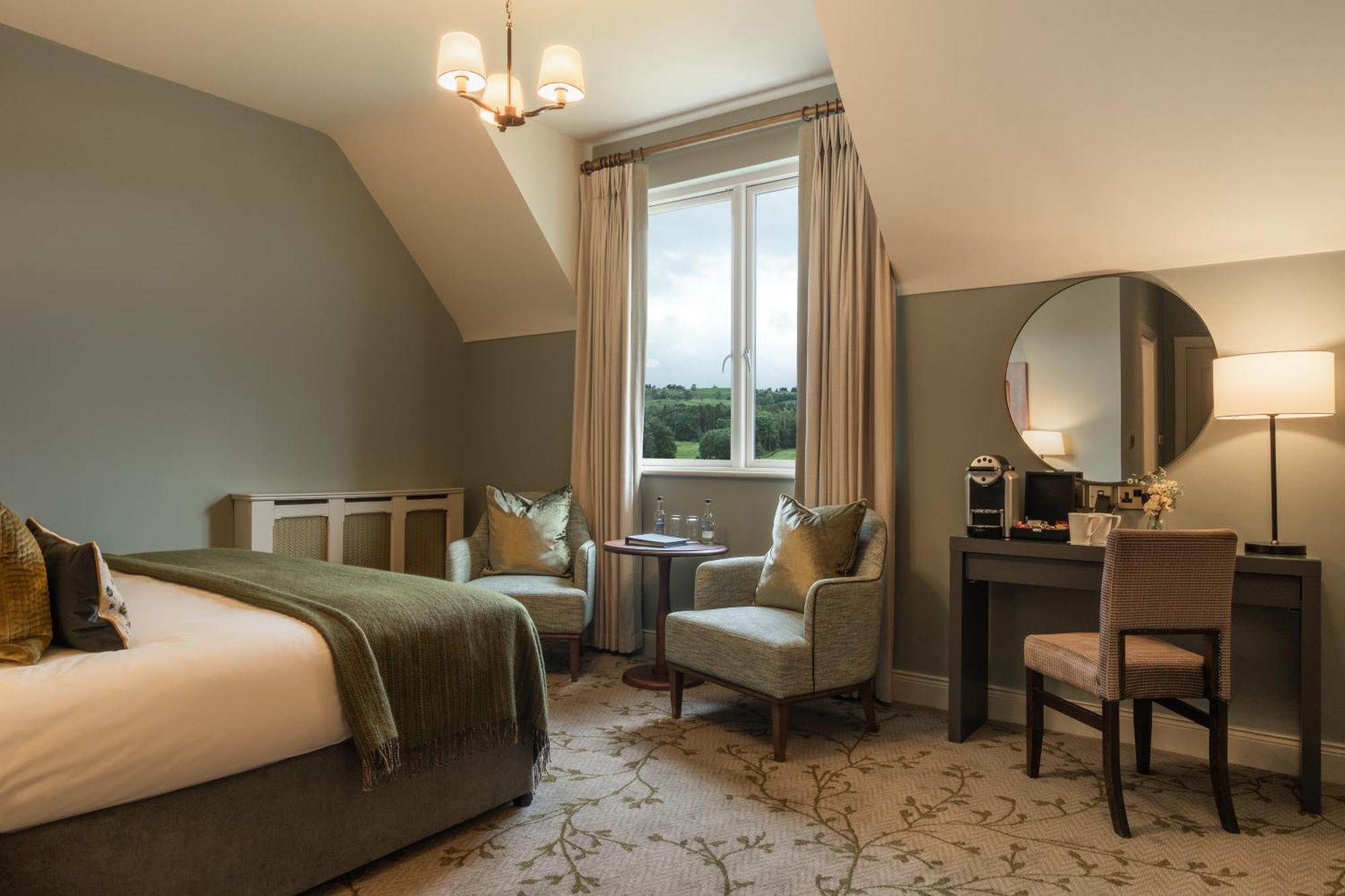 Lough Erne Resort Enniskillen Exterior foto A bedroom at The Old Inn