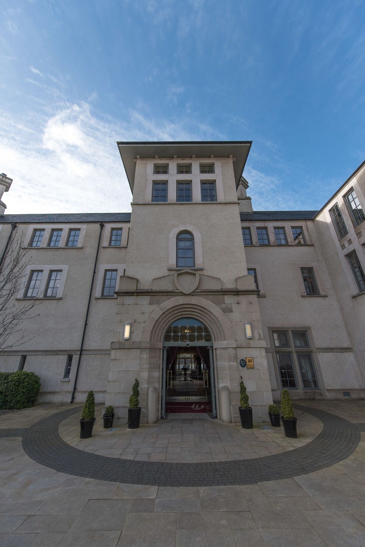 Lough Erne Resort Enniskillen Exterior foto The main entrance to the hotel